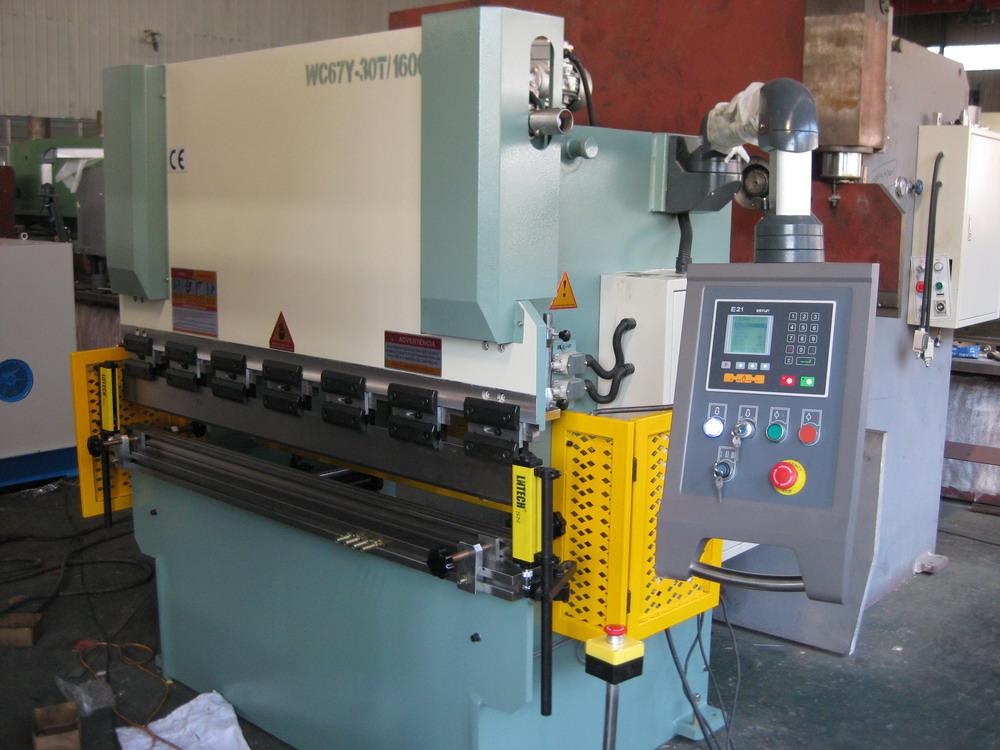 E21 NC press brake, with optional light guard IMG_2775.jpg